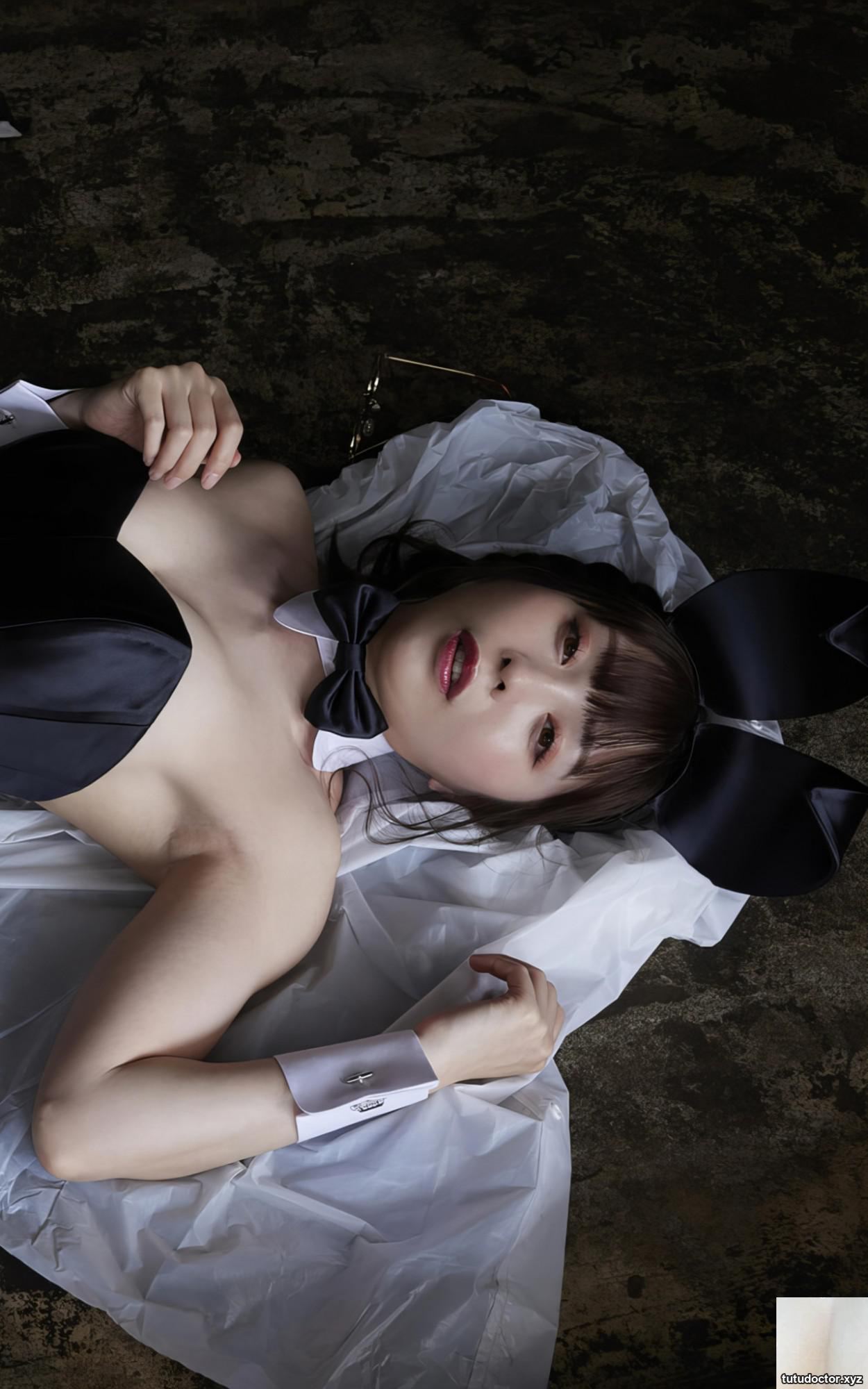 Bunny girls evil figure and black stockings temptation · photo 3 of 34