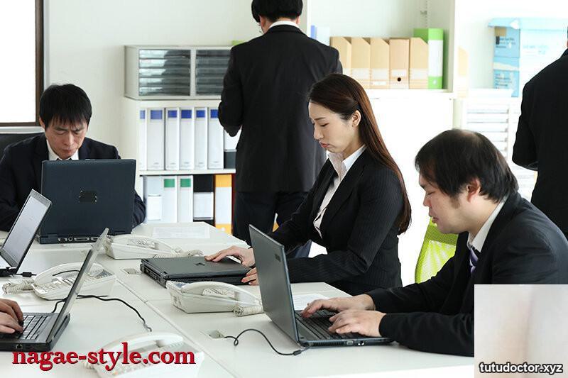 Kuroki Nami: With that person you hate – My beloved wife has · photo 15 of 16