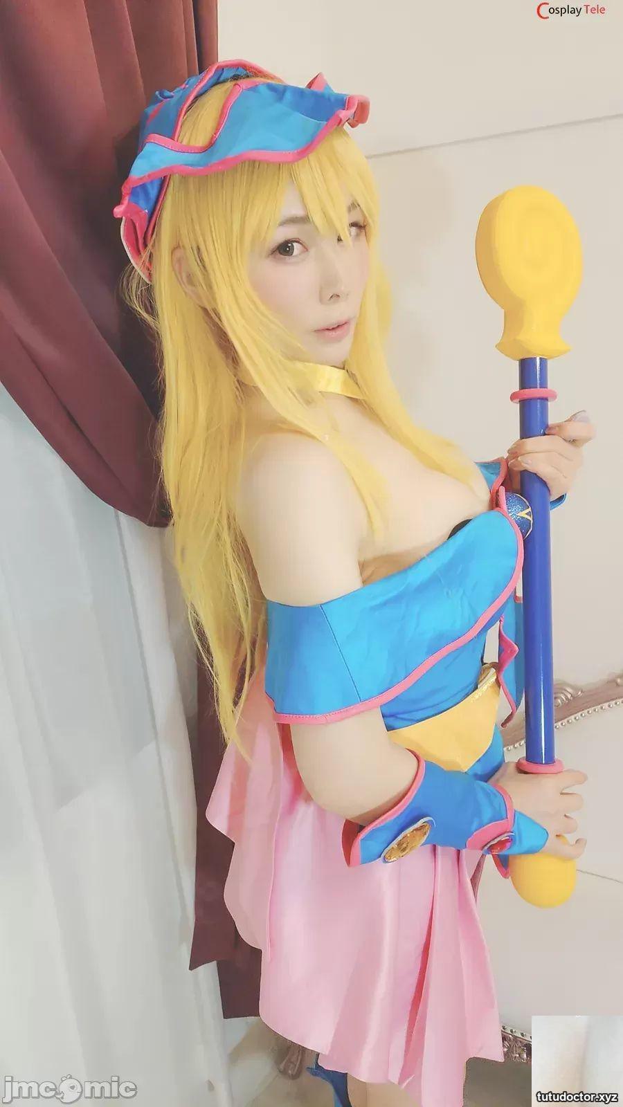 Okada Yui cosplay Dark Magician Girl – Yu-Gi-Oh · photo 97 of 115