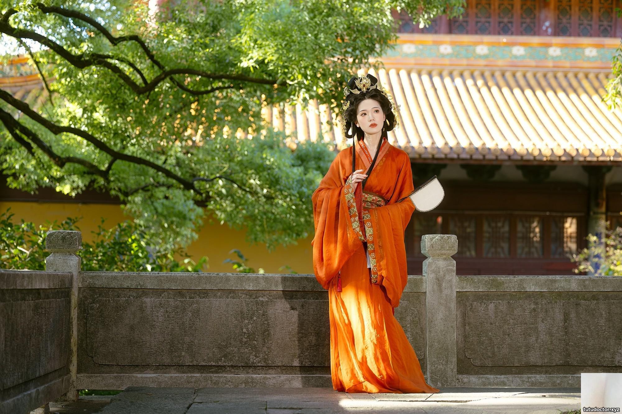Guan Yuqing on the Wall · photo 14 of 16