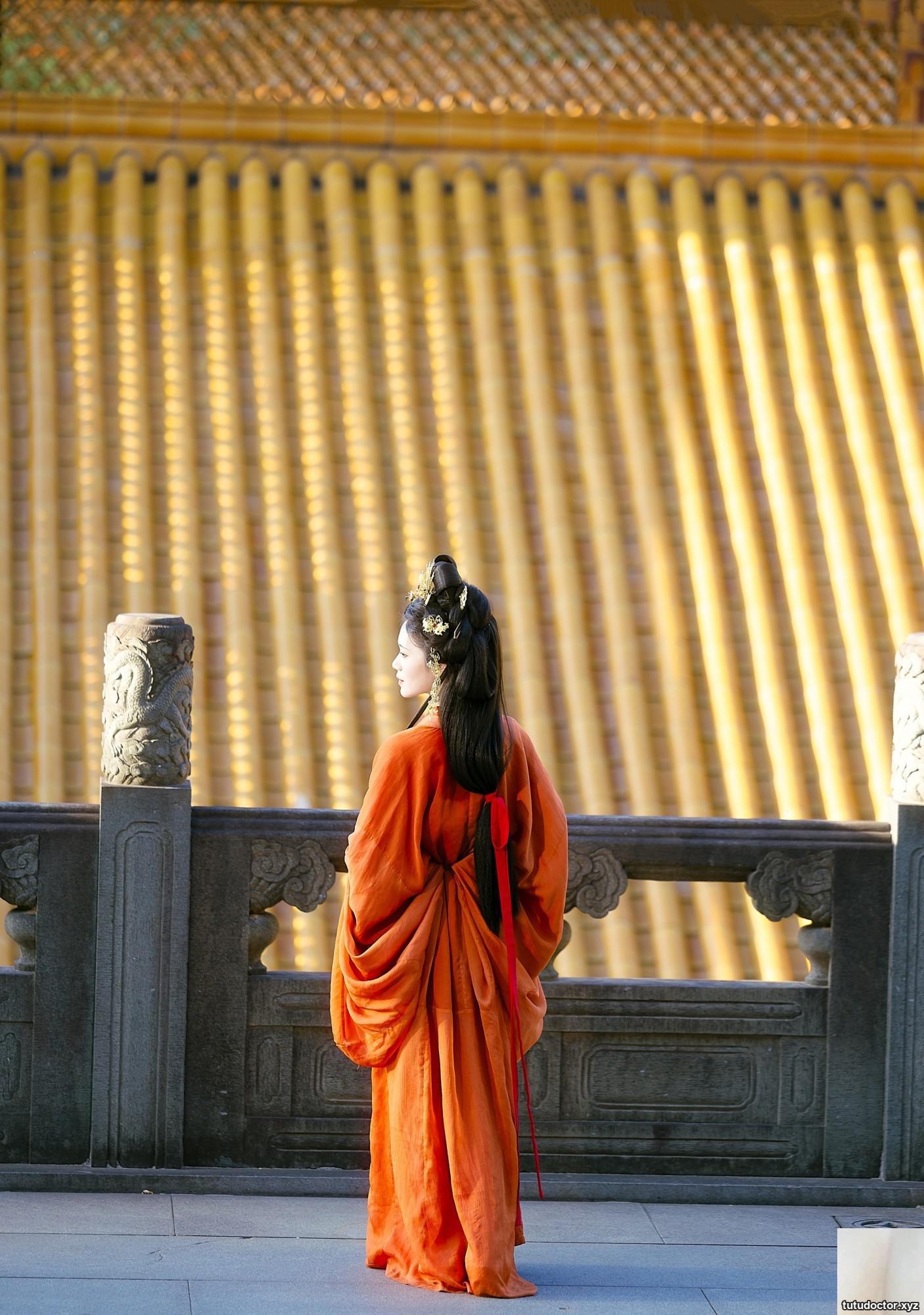 Guan Yuqing on the Wall · photo 15 of 16