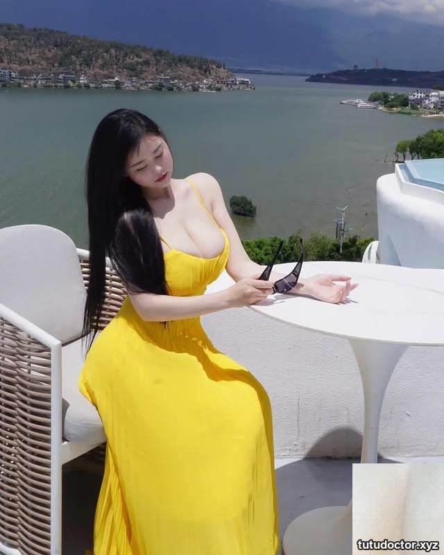 Fashion model Zuo Gongzi has a brutal figure · photo 5 of 8